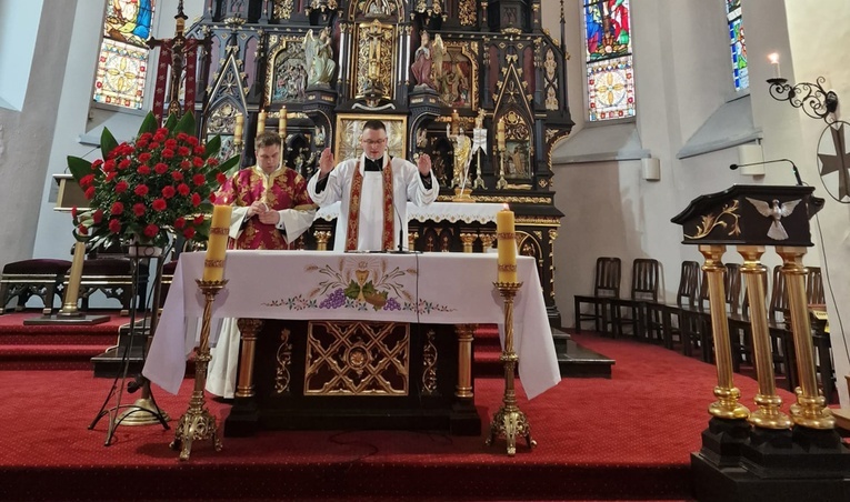 Prymicje neoprezbiterów
