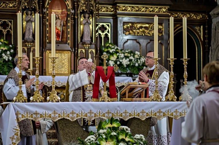 Prymicje neoprezbiterów