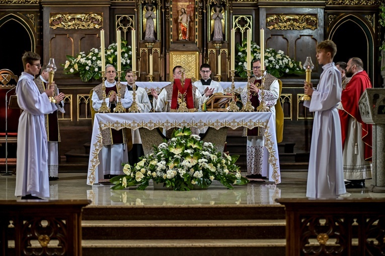 Prymicje neoprezbiterów