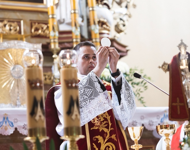 Prymicje neoprezbiterów