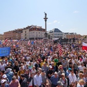 W Warszawie marsz opozycji - tłumy na ulicach stolicy