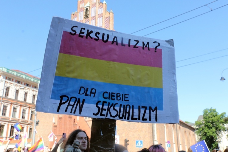 Marsz Równości na transparentach. Co postulują uczestnicy?