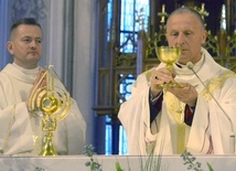 Podczas liturgii został użyty kielich mszalny, który diecezji podczas wizyty w Radomiu ofiarował Jan Paweł II.