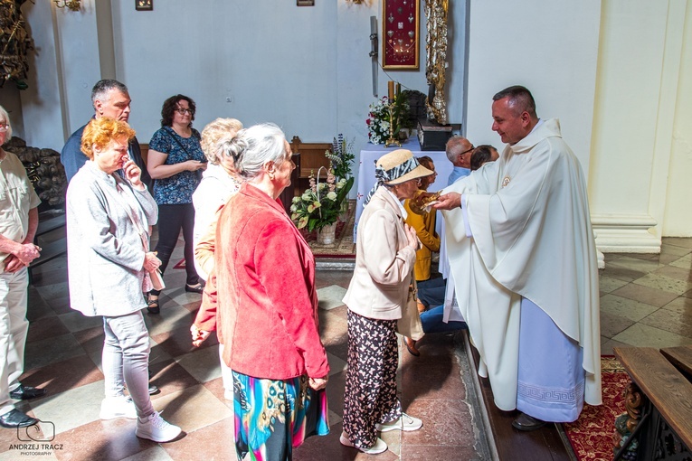 Na zakończenie Eucharystii ucałowano relikwie św. Filipa.