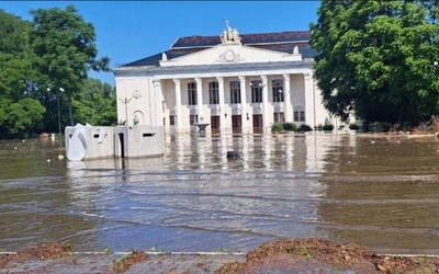 "Rosjanie wysadzili tamę na Dnieprze w obawie przed ukraińskim kontruderzeniem"