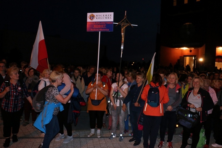 Podobnie jak w latach ubiegłych pielgrzymowanie rozpocznie się po Apelu Jasnogórskim w kościele Matki Bożej Częstochowskiej.