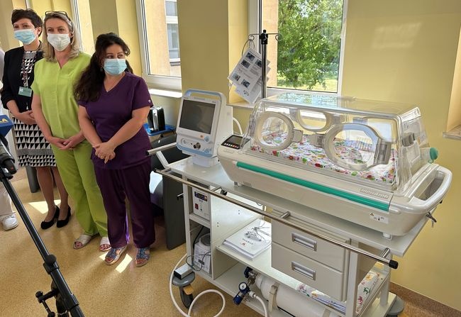 Inkubator został dziś przekzany dla Oddziału Neonatologi. 