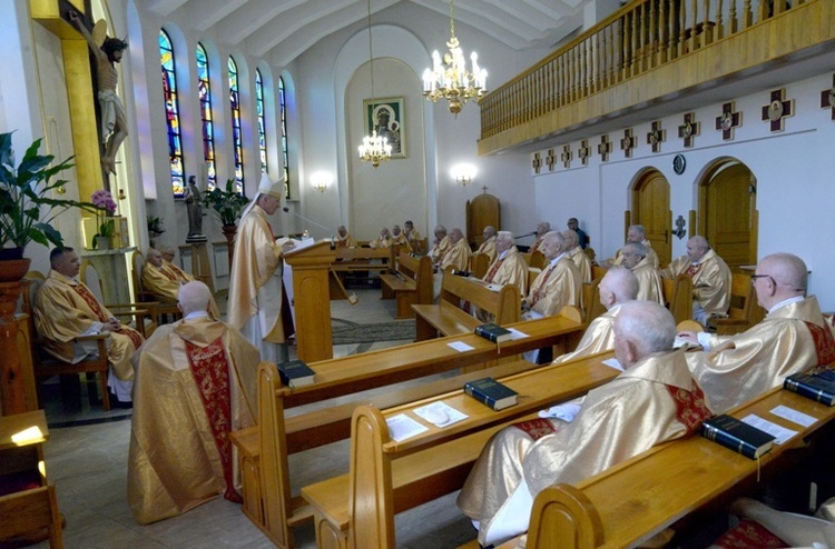 Rocznicowa Msza św. w kaplicy Domu Księży Emerytów w Radomiu.