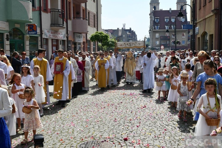 Procesja eucharystyczna na ulicach Głogowa