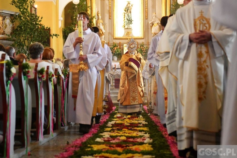 Procesja eucharystyczna na ulicach Głogowa