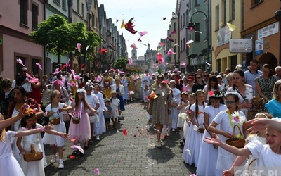 Procesja eucharystyczna na ulicach Głogowa