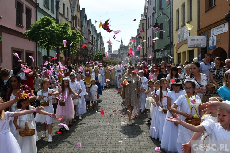 Procesja eucharystyczna na ulicach Głogowa