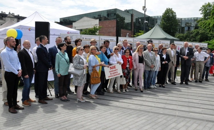 Happening z okazji 25. rocznicy obrony województwa opolskiego