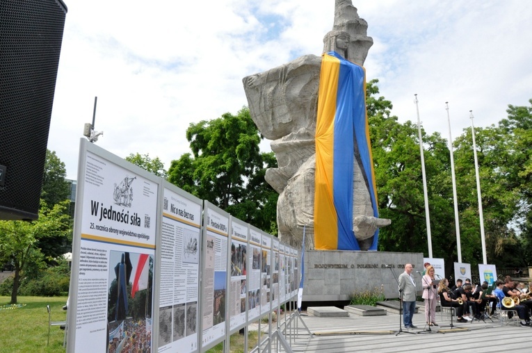 Happening z okazji 25. rocznicy obrony województwa opolskiego