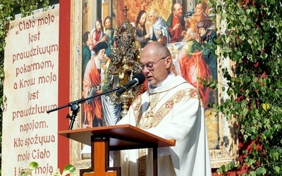 Bp Oder: Żaden chrześcijanin nie może żyć bez Eucharystii