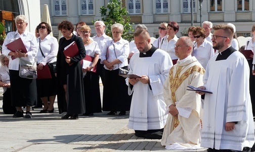 Bp Oder: Żaden chrześcijanin nie może żyć bez Eucharystii