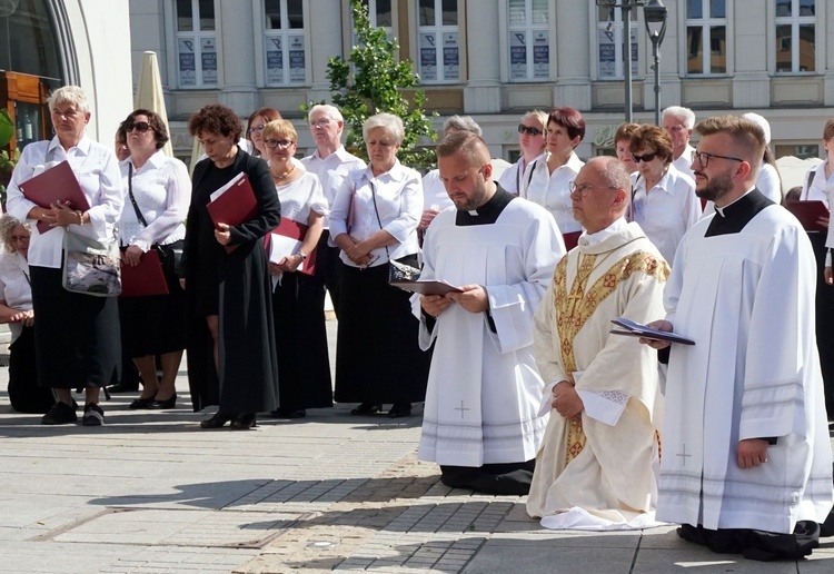 Bp Oder: Żaden chrześcijanin nie może żyć bez Eucharystii