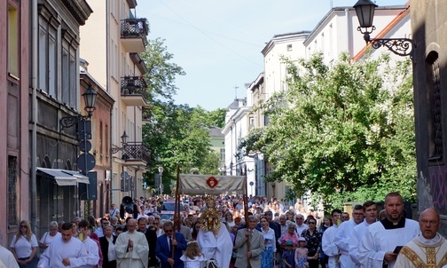 Bp Oder: Żaden chrześcijanin nie może żyć bez Eucharystii