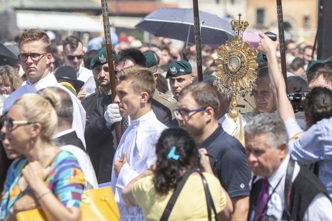 Boże Ciało. Wierzę w Kościół