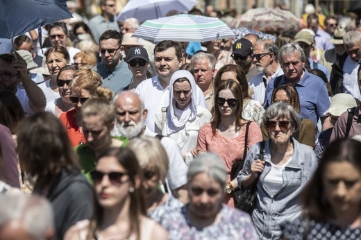 Boże Ciało. Wierzę w Kościół