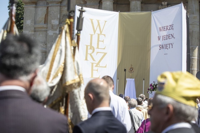 Boże Ciało. Wierzę w Kościół