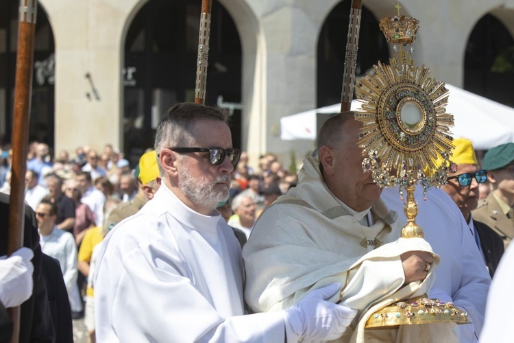 Boże Ciało. Wierzę w Kościół