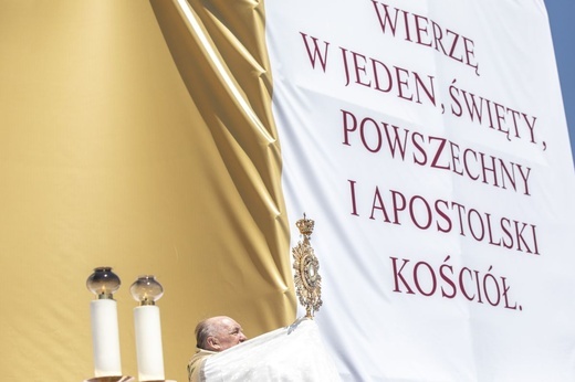 Boże Ciało. Wierzę w Kościół