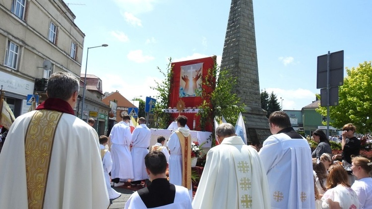 Procesja Bożego Ciała z bp. Romanem Pindlem w Żywcu - 2023