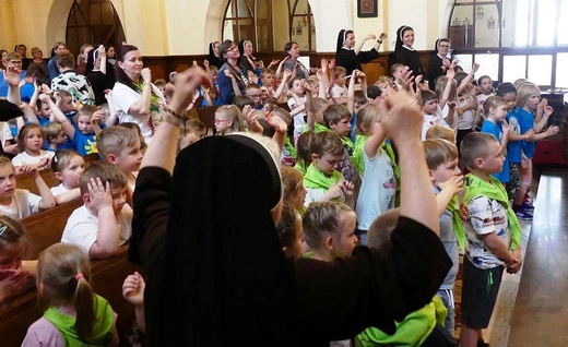 Pielgrzymka przedszkolaków do bł. Matki Małgorzaty Łucji Szewczyk w Oświęcimiu