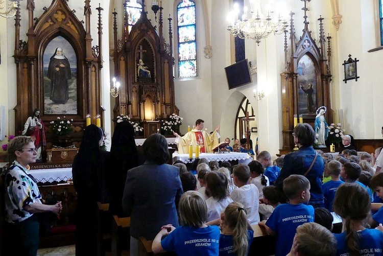 Pielgrzymka przedszkolaków do bł. Matki Małgorzaty Łucji Szewczyk w Oświęcimiu