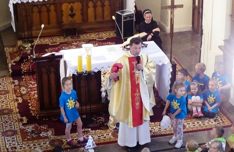Pielgrzymka przedszkolaków do bł. Matki Małgorzaty Łucji Szewczyk w Oświęcimiu
