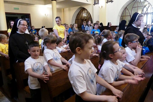 Pielgrzymka przedszkolaków do bł. Matki Małgorzaty Łucji Szewczyk w Oświęcimiu