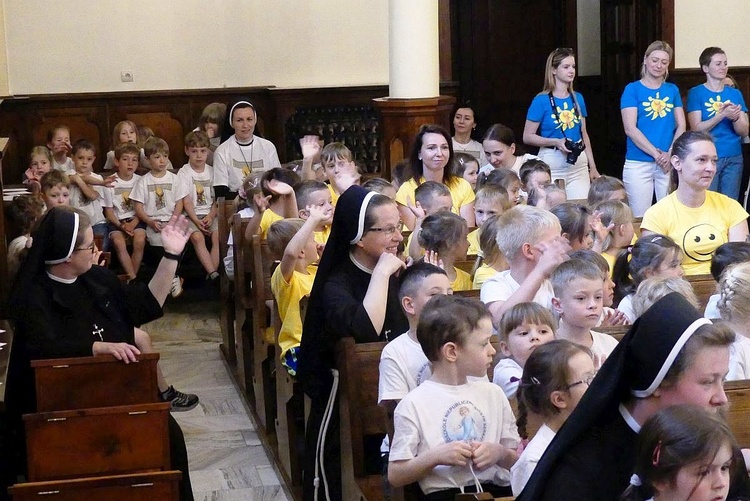 Pielgrzymka przedszkolaków do bł. Matki Małgorzaty Łucji Szewczyk w Oświęcimiu