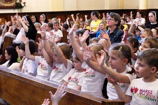 Pielgrzymka przedszkolaków do bł. Matki Małgorzaty Łucji Szewczyk w Oświęcimiu