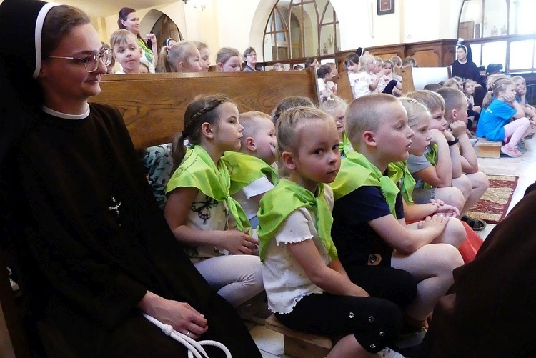 Pielgrzymka przedszkolaków do bł. Matki Małgorzaty Łucji Szewczyk w Oświęcimiu