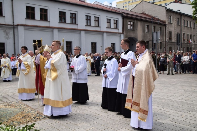 Procesja Bożego Ciała z bp. Piotrem Gregerem w Bielsku-Bialej - 2023