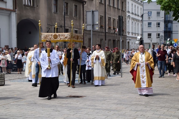 Procesja Bożego Ciała z bp. Piotrem Gregerem w Bielsku-Bialej - 2023