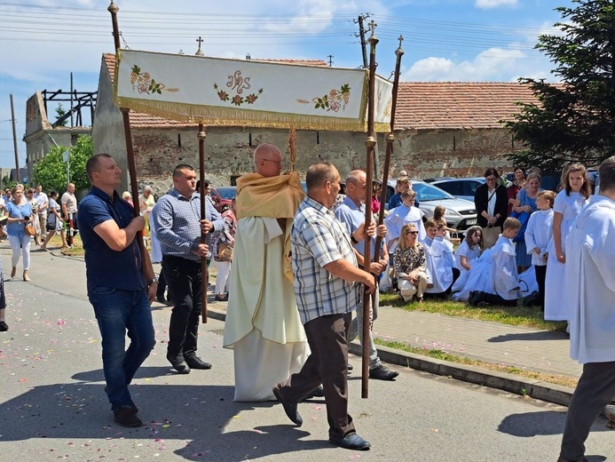 Boże Ciało w Małujowicach