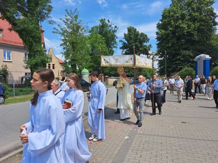 Boże Ciało w Małujowicach