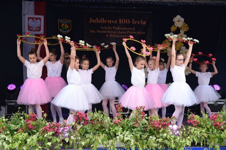 100 lat szkoły w Rdziostowie