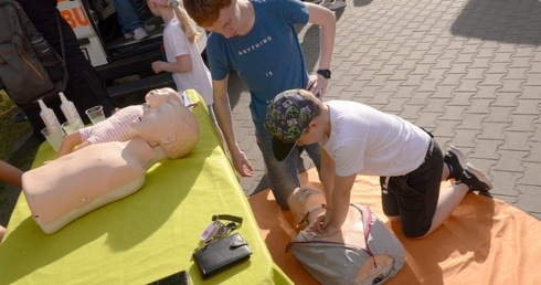 Podczas wydarzenia można było nauczyć się udzielania pierwszej pomocy.