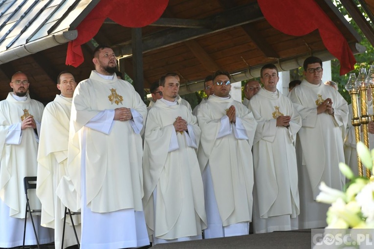 Młodzi zawierzyli się Matce Bożej Cierpliwie Słuchającej