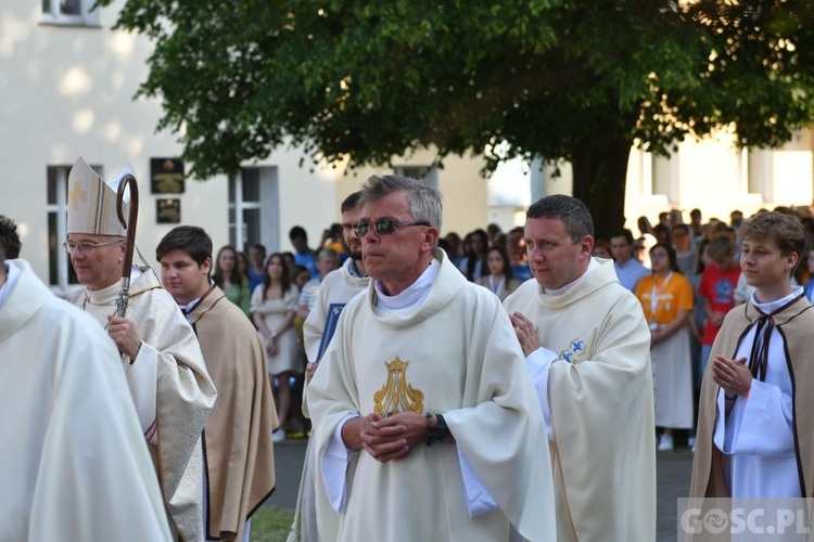 Młodzi zawierzyli się Matce Bożej Cierpliwie Słuchającej