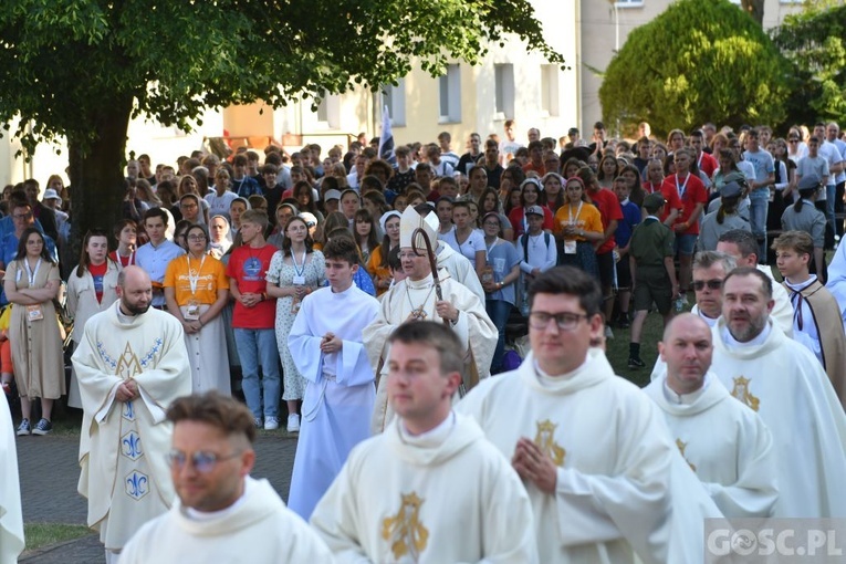 Młodzi zawierzyli się Matce Bożej Cierpliwie Słuchającej