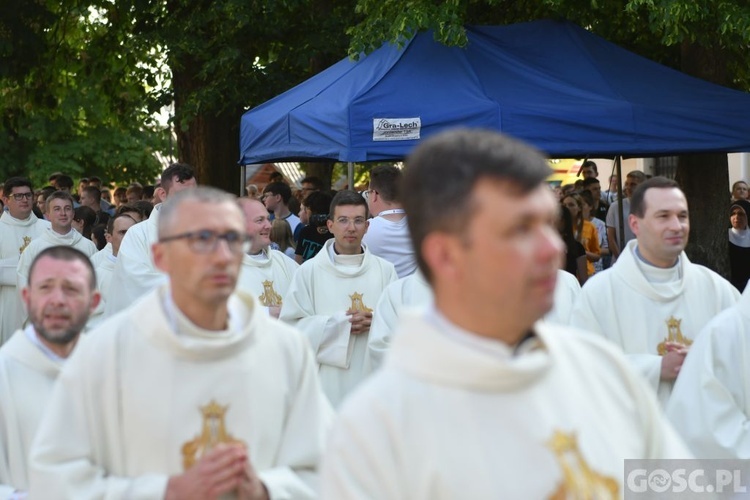 Młodzi zawierzyli się Matce Bożej Cierpliwie Słuchającej