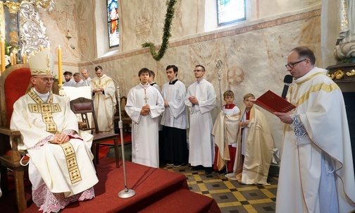 Konsekracja ołtarza w zabytkowym kościele w Karchowicach