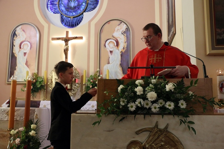 Bierzmowanie w sanktuarium Antoniego Padewskiego w Obornikach Śląskich