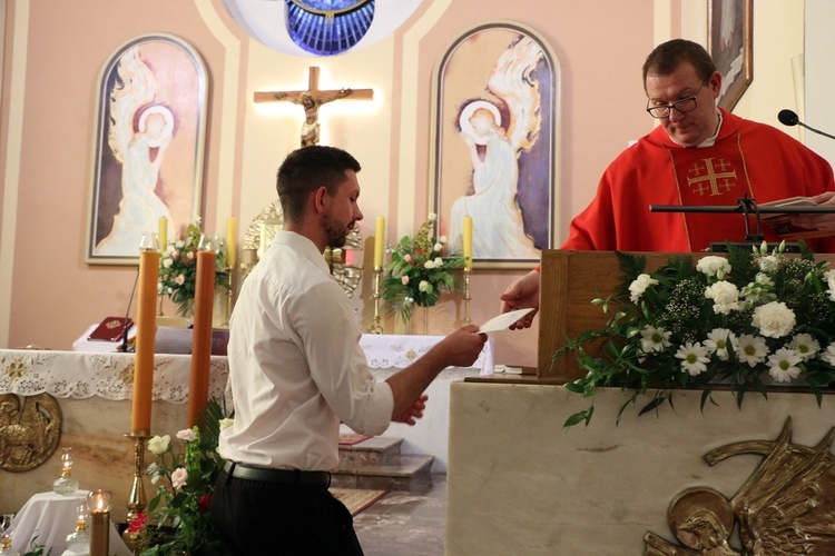 Bierzmowanie w sanktuarium Antoniego Padewskiego w Obornikach Śląskich