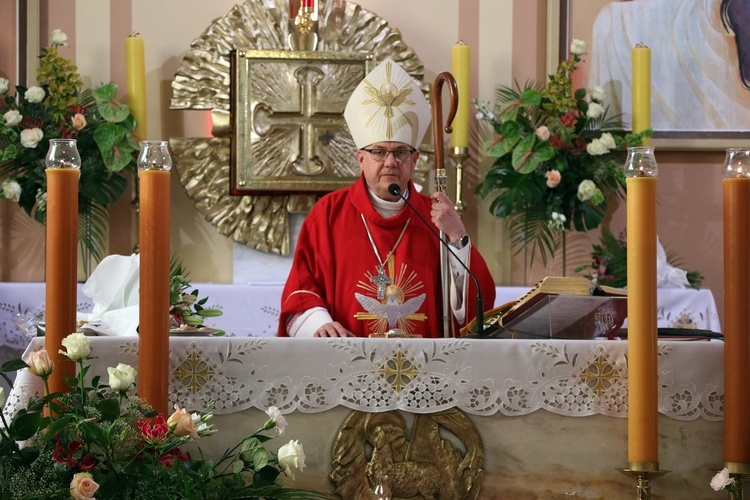 Bierzmowanie w sanktuarium Antoniego Padewskiego w Obornikach Śląskich