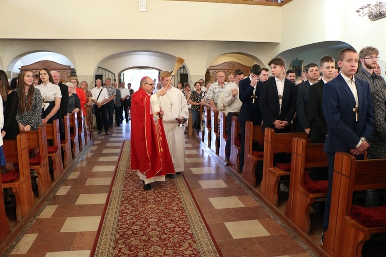 Bierzmowanie w sanktuarium Antoniego Padewskiego w Obornikach Śląskich